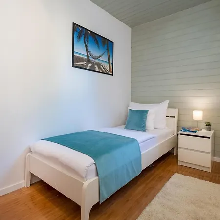 Sun Apartment *